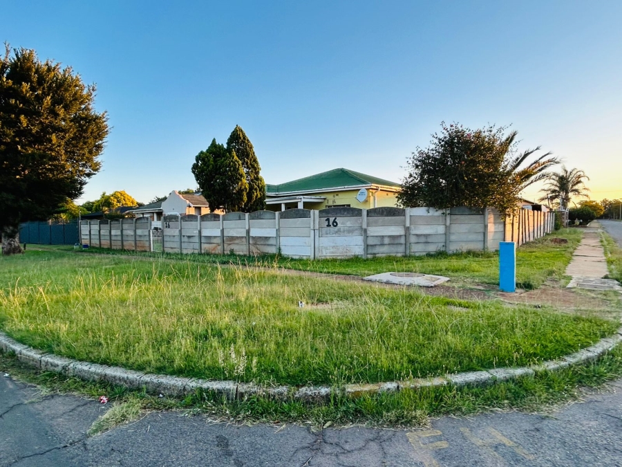 5 Bedroom Property for Sale in Casseldale Gauteng