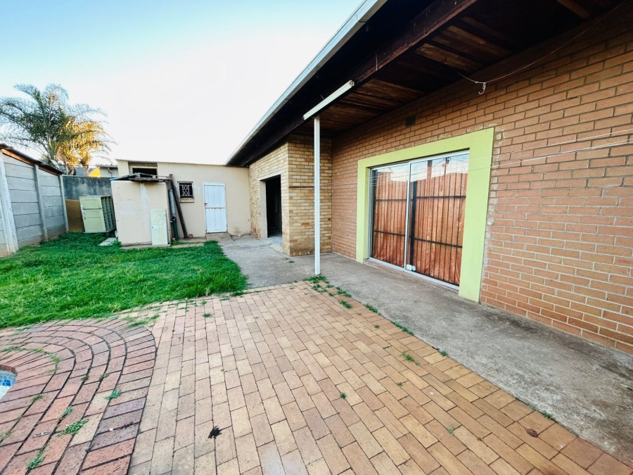 5 Bedroom Property for Sale in Casseldale Gauteng
