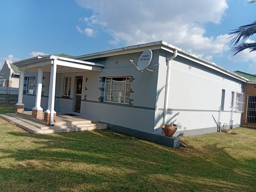 5 Bedroom Property for Sale in Casseldale Gauteng