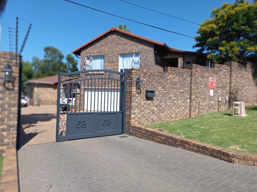 5 Bedroom Property for Sale in Bassonia Gauteng