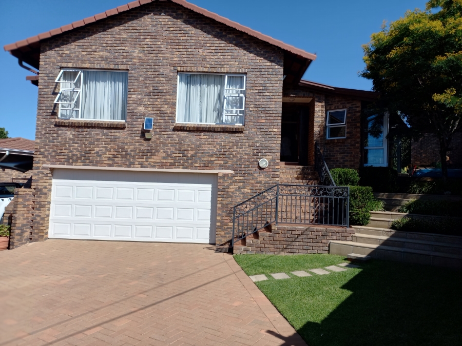 5 Bedroom Property for Sale in Bassonia Gauteng