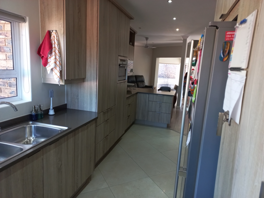 5 Bedroom Property for Sale in Bassonia Gauteng