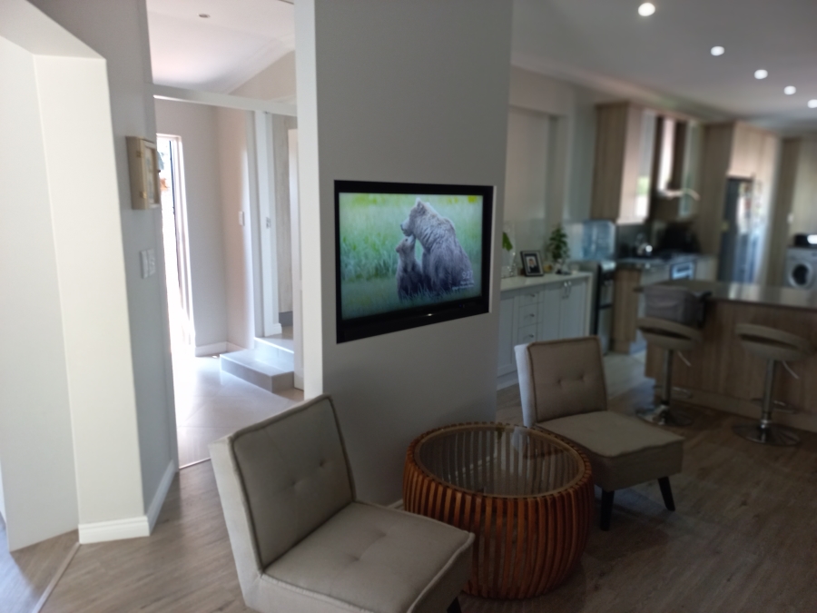 5 Bedroom Property for Sale in Bassonia Gauteng