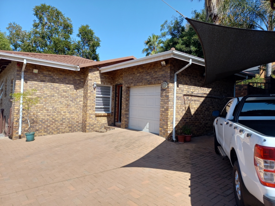5 Bedroom Property for Sale in Bassonia Gauteng