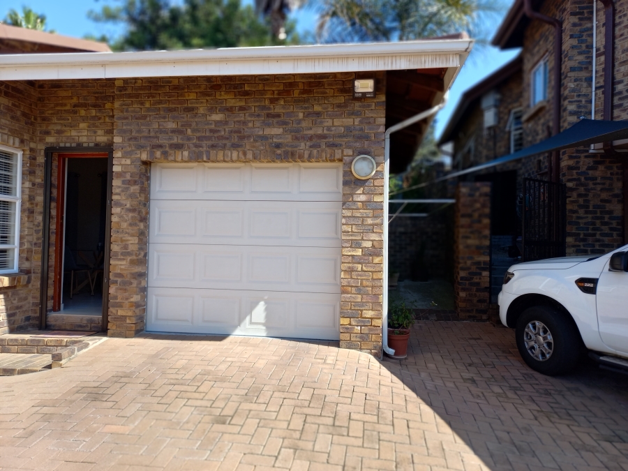 5 Bedroom Property for Sale in Bassonia Gauteng