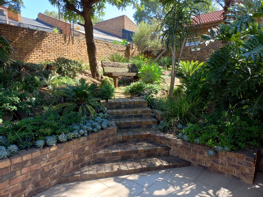5 Bedroom Property for Sale in Bassonia Gauteng