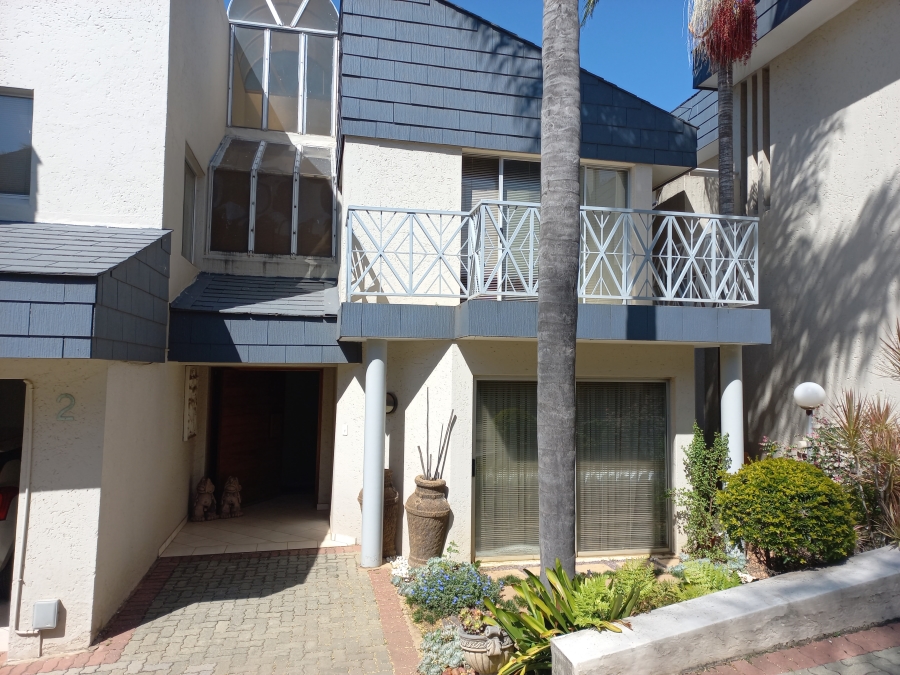 4 Bedroom Property for Sale in Bassonia Gauteng