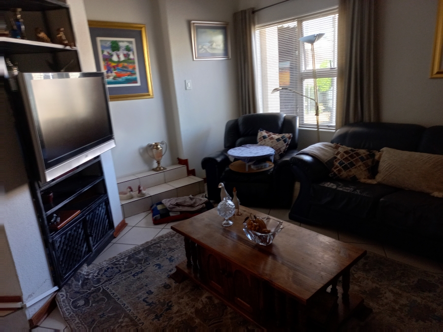 4 Bedroom Property for Sale in Bassonia Gauteng