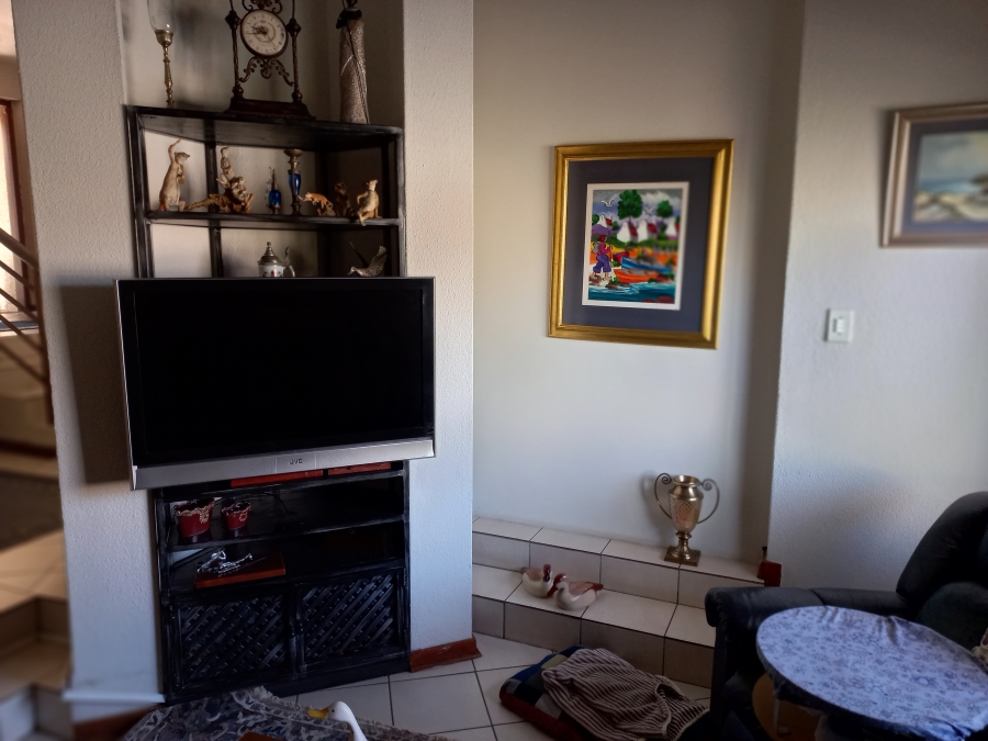 4 Bedroom Property for Sale in Bassonia Gauteng