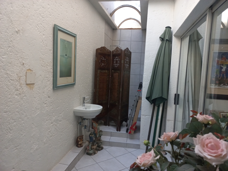 4 Bedroom Property for Sale in Bassonia Gauteng