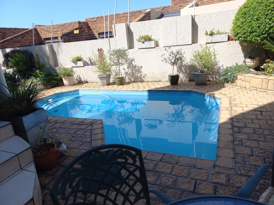 4 Bedroom Property for Sale in Bassonia Gauteng