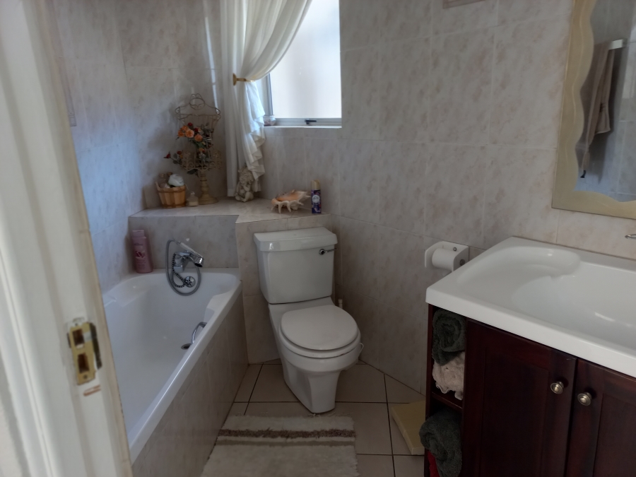 4 Bedroom Property for Sale in Bassonia Gauteng