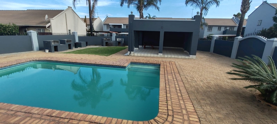 2 Bedroom Property for Sale in Bartlett Gauteng