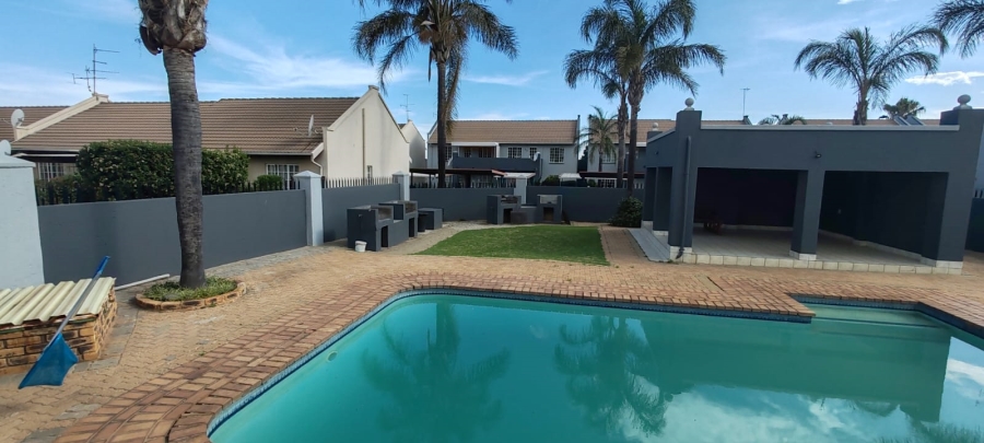 2 Bedroom Property for Sale in Bartlett Gauteng