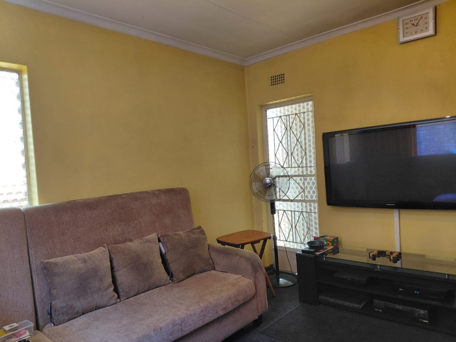 6 Bedroom Property for Sale in Actonville Gauteng