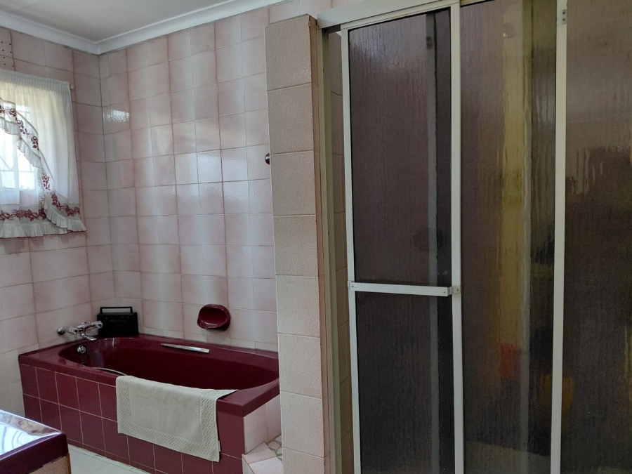 6 Bedroom Property for Sale in Actonville Gauteng