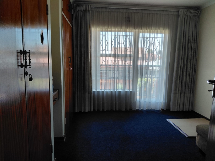 6 Bedroom Property for Sale in Actonville Gauteng