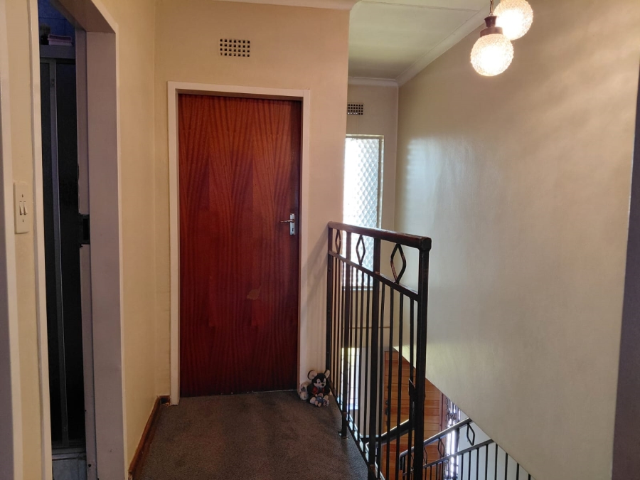 6 Bedroom Property for Sale in Actonville Gauteng