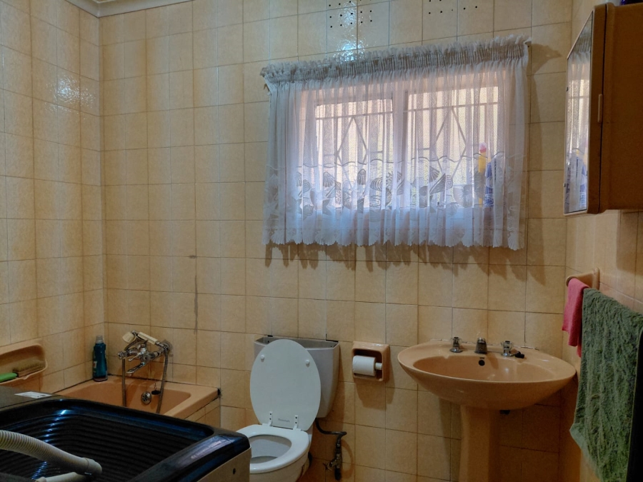 6 Bedroom Property for Sale in Actonville Gauteng