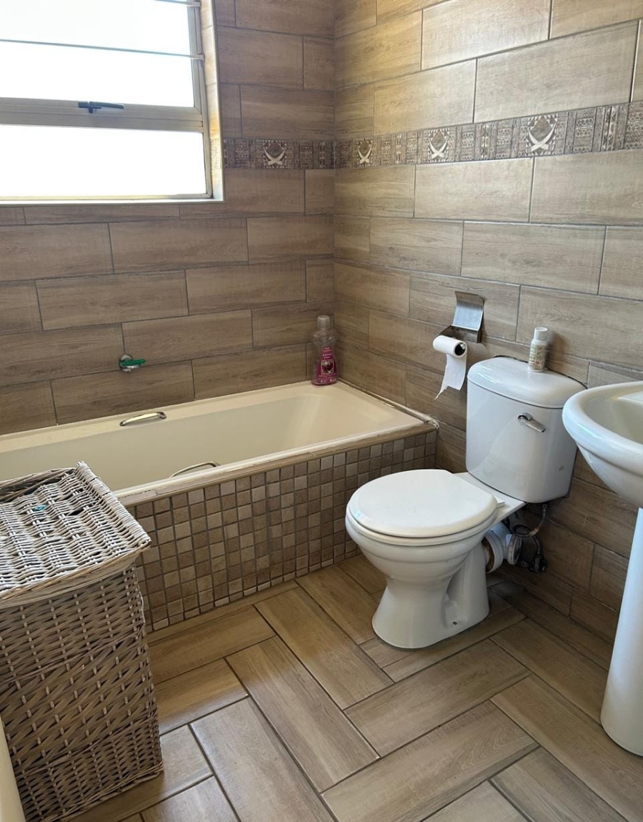 3 Bedroom Property for Sale in Strubenvale Gauteng