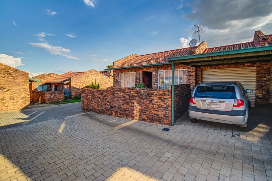 2 Bedroom Property for Sale in Birchleigh Gauteng