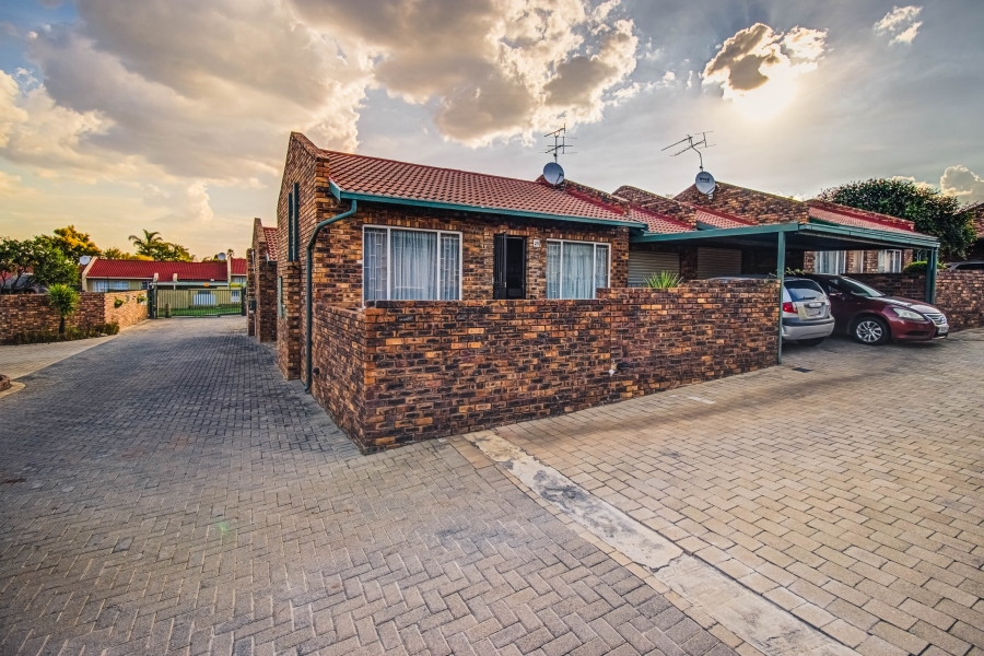 2 Bedroom Property for Sale in Birchleigh Gauteng