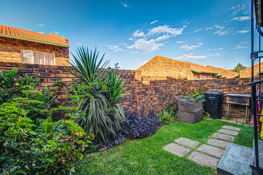 2 Bedroom Property for Sale in Birchleigh Gauteng