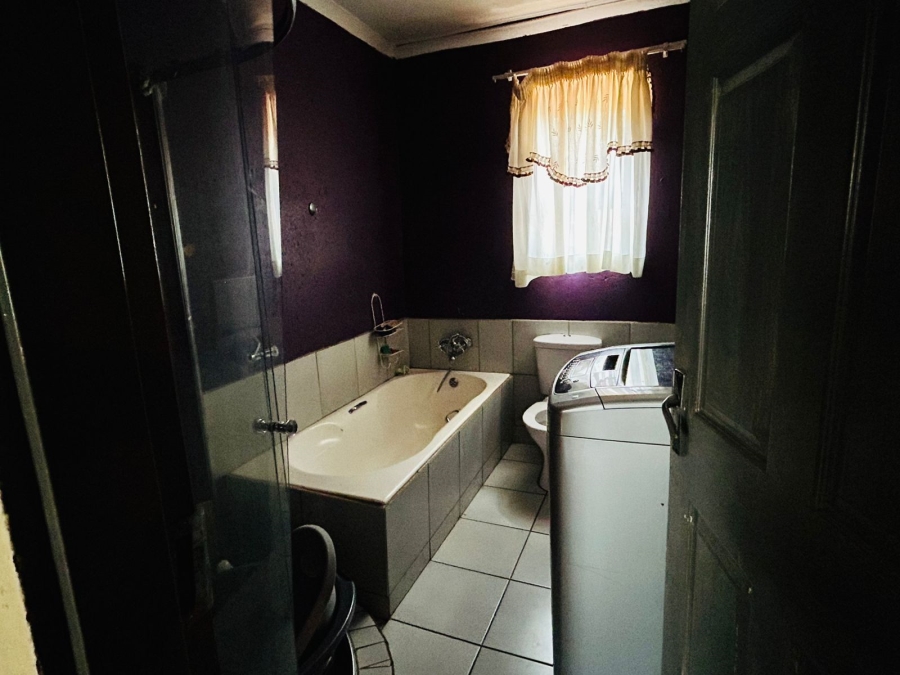 4 Bedroom Property for Sale in Strubenvale Gauteng