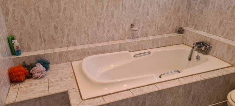 3 Bedroom Property for Sale in Selcourt Gauteng