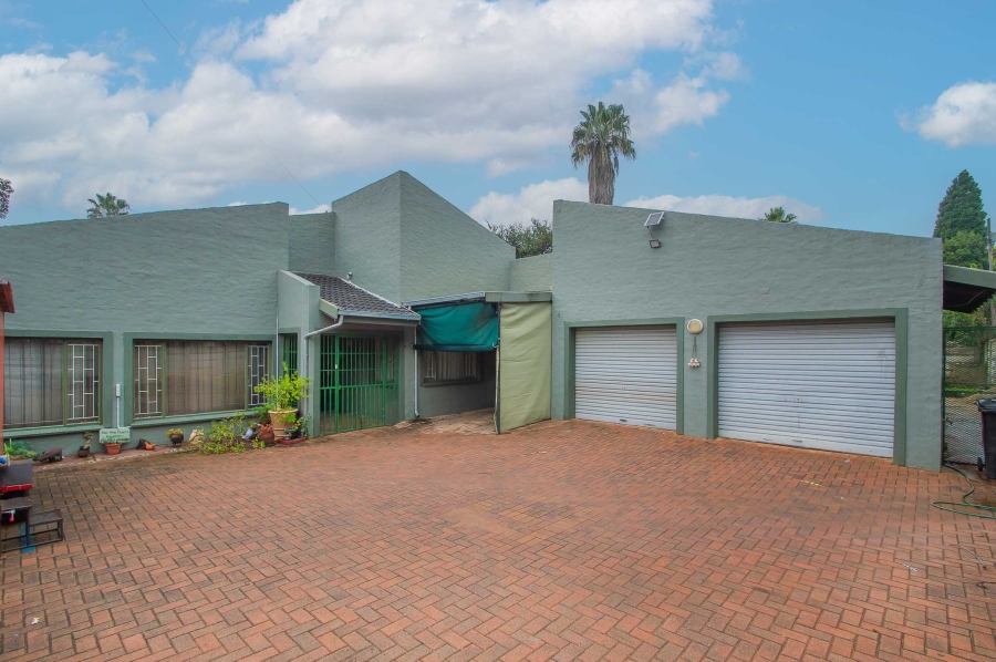 4 Bedroom Property for Sale in Strubensvallei Gauteng