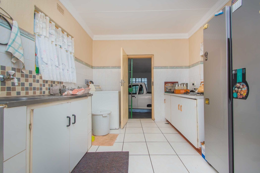 4 Bedroom Property for Sale in Strubensvallei Gauteng