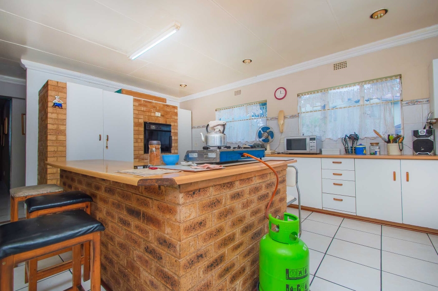 4 Bedroom Property for Sale in Strubensvallei Gauteng