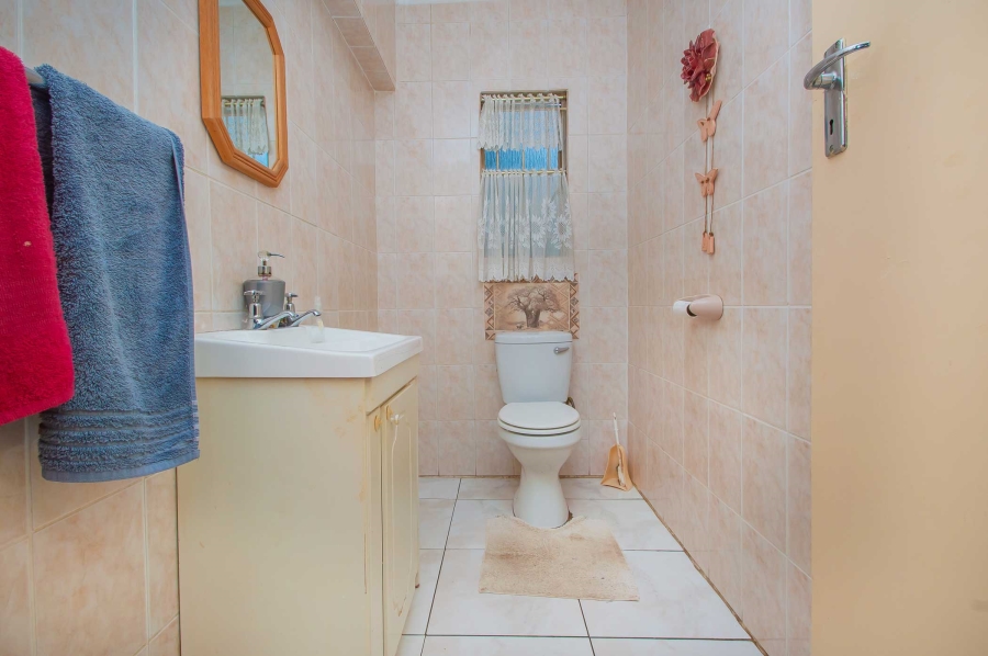 4 Bedroom Property for Sale in Strubensvallei Gauteng