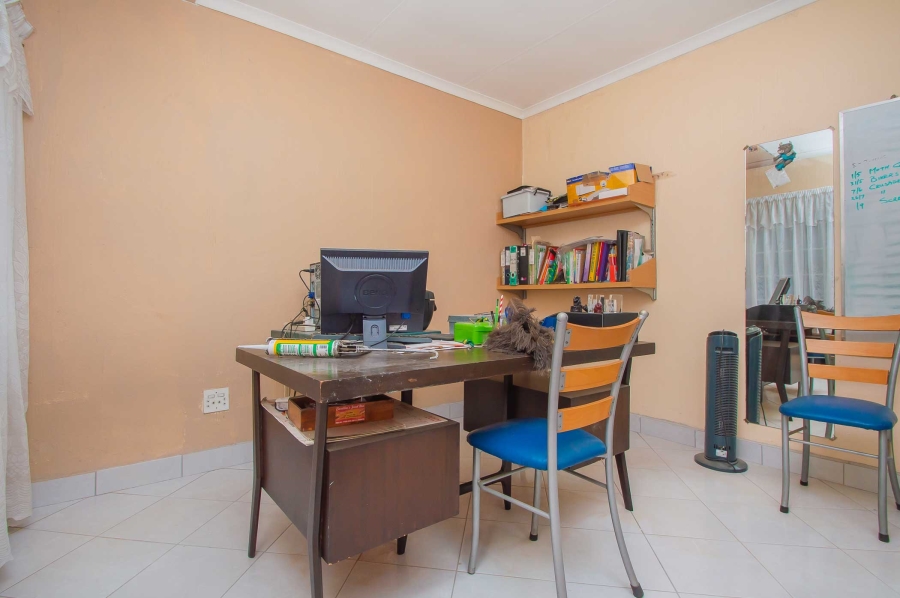 4 Bedroom Property for Sale in Strubensvallei Gauteng