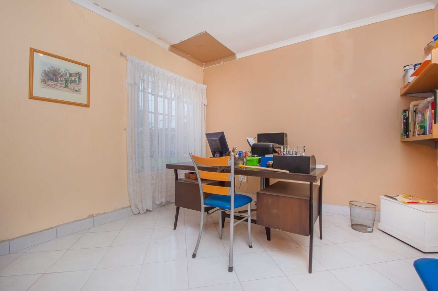 4 Bedroom Property for Sale in Strubensvallei Gauteng