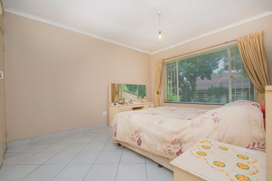 4 Bedroom Property for Sale in Strubensvallei Gauteng