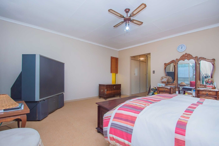 4 Bedroom Property for Sale in Strubensvallei Gauteng