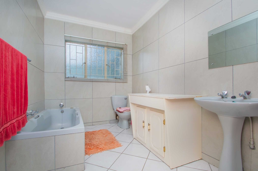 4 Bedroom Property for Sale in Strubensvallei Gauteng