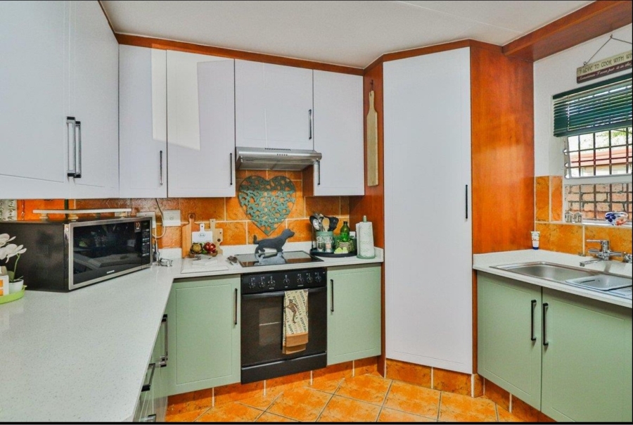 3 Bedroom Property for Sale in Glen Marais Gauteng