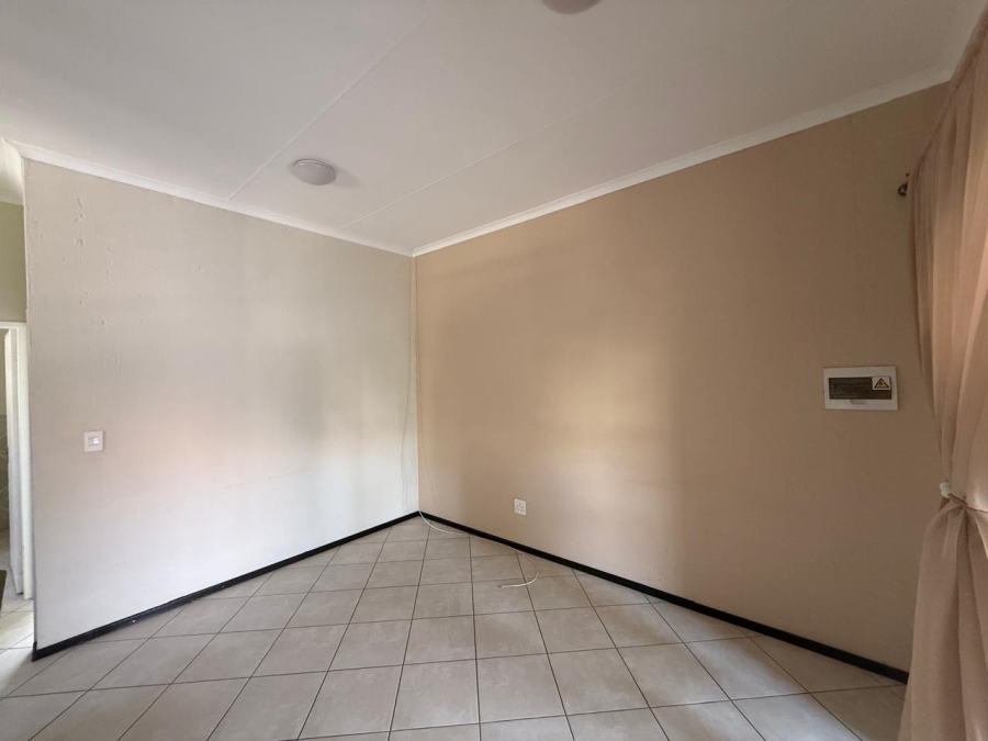 2 Bedroom Property for Sale in Goedeburg Gauteng