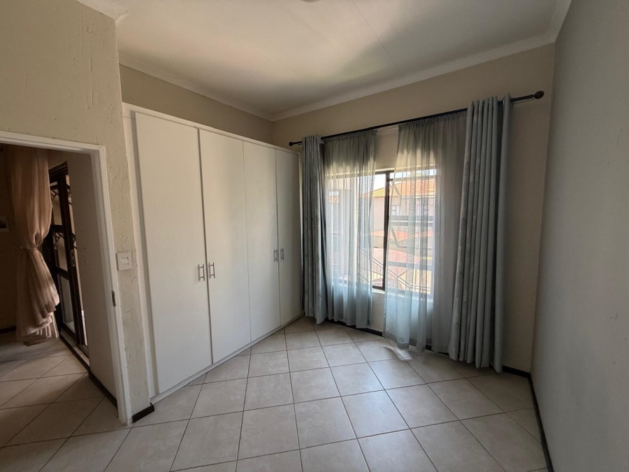 2 Bedroom Property for Sale in Goedeburg Gauteng