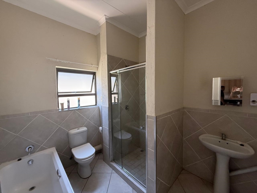 2 Bedroom Property for Sale in Goedeburg Gauteng