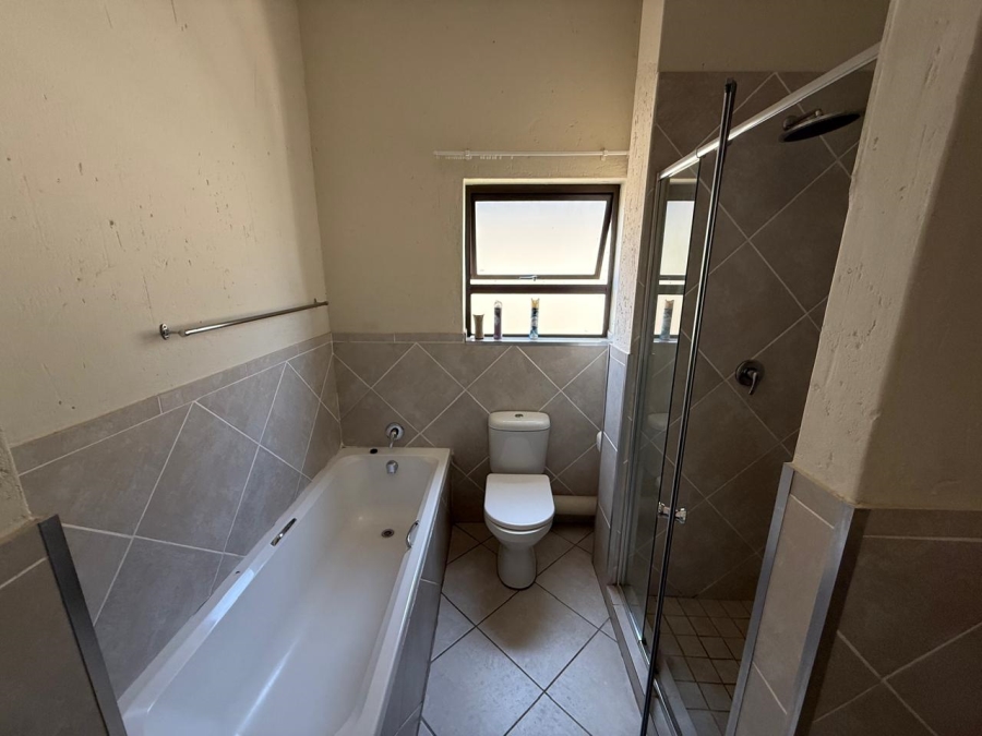 2 Bedroom Property for Sale in Goedeburg Gauteng