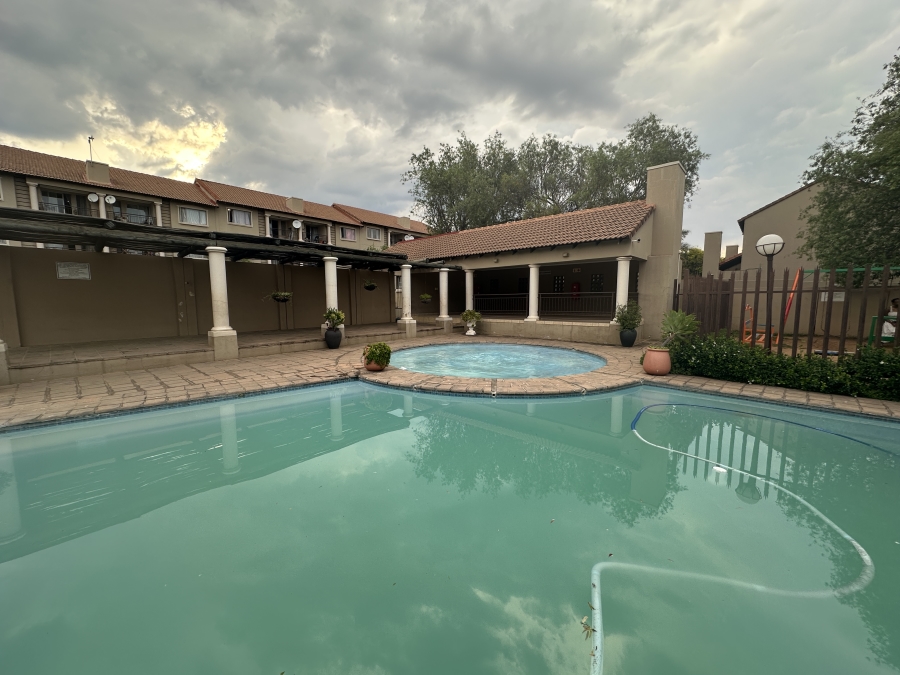 2 Bedroom Property for Sale in Noordhang Gauteng