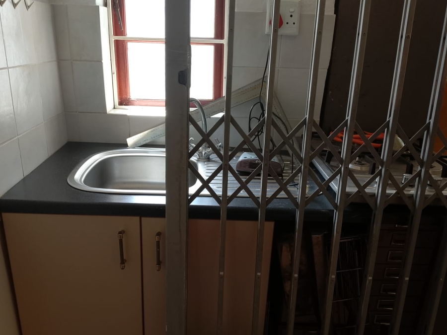 To Let 1 Bedroom Property for Rent in Franklin Roosevelt Park Gauteng