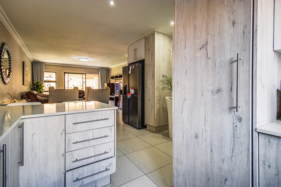 3 Bedroom Property for Sale in Helderwyk Gauteng