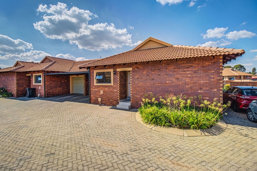 3 Bedroom Property for Sale in Helderwyk Gauteng