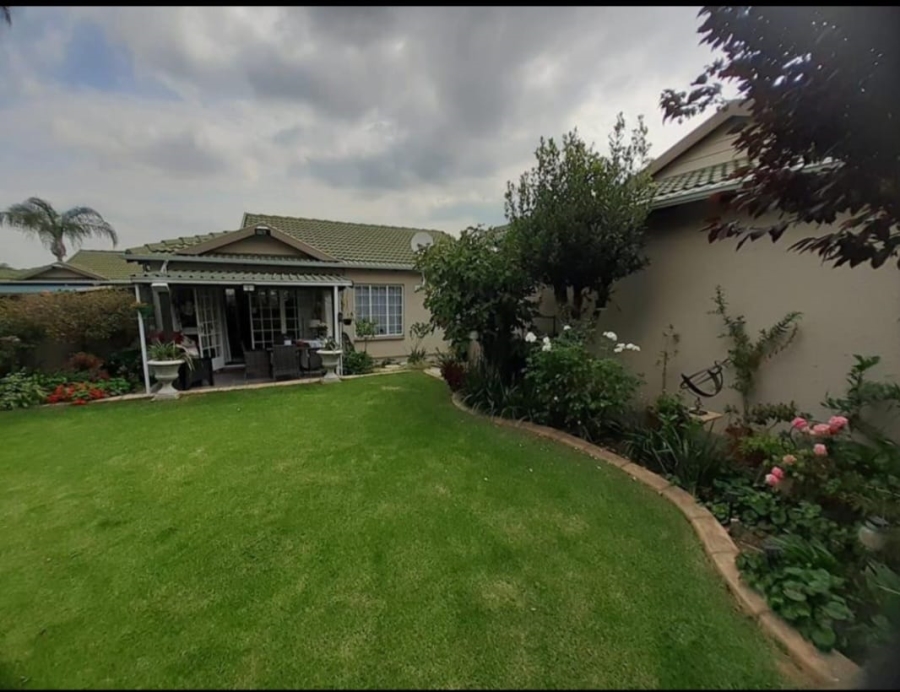 2 Bedroom Property for Sale in Sunward Park Gauteng