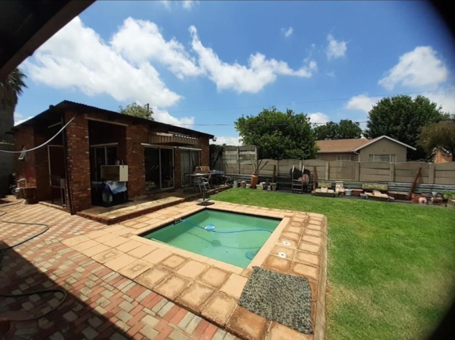 3 Bedroom Property for Sale in Elspark Gauteng