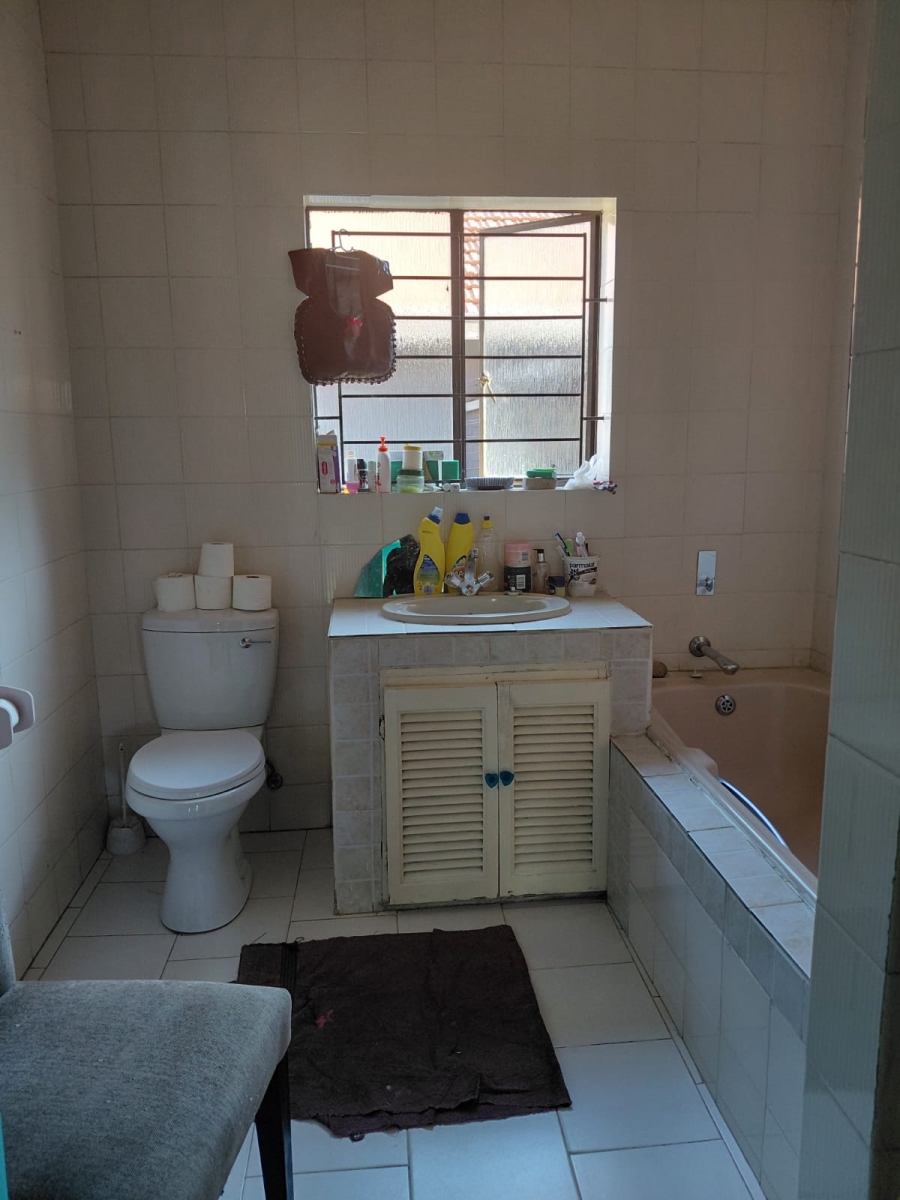 11 Bedroom Property for Sale in Orange Grove Gauteng